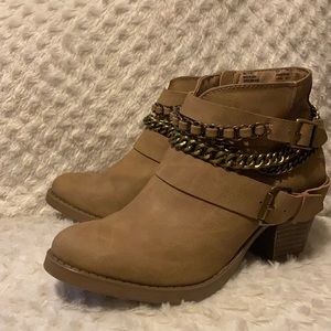 Stylish zip-up booties